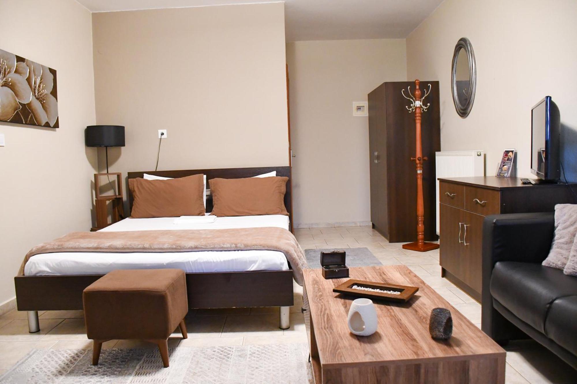 Toula Rooms Ángistron 外观 照片