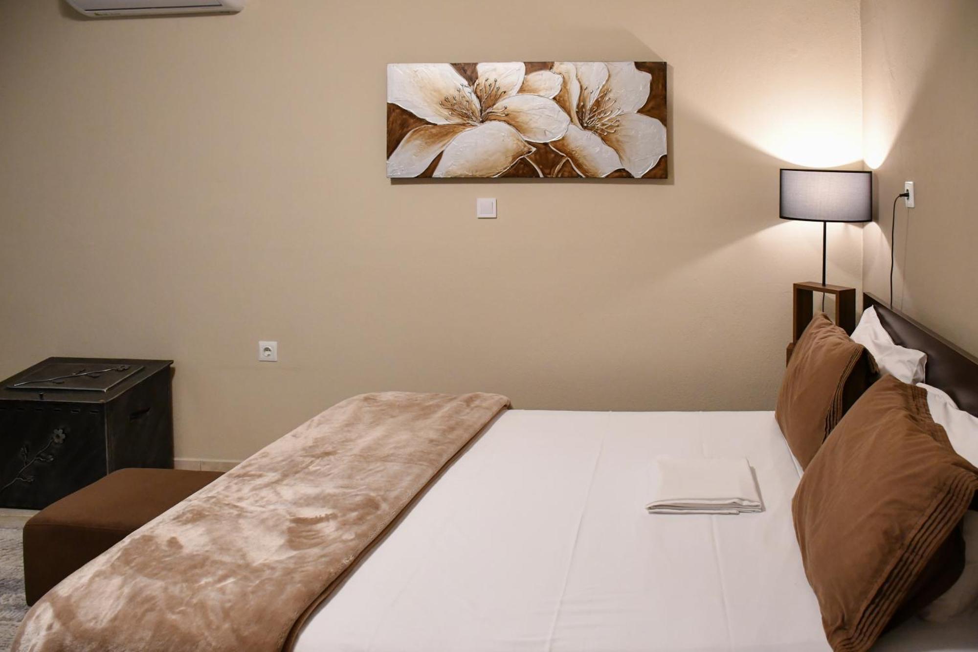 Toula Rooms Ángistron 外观 照片