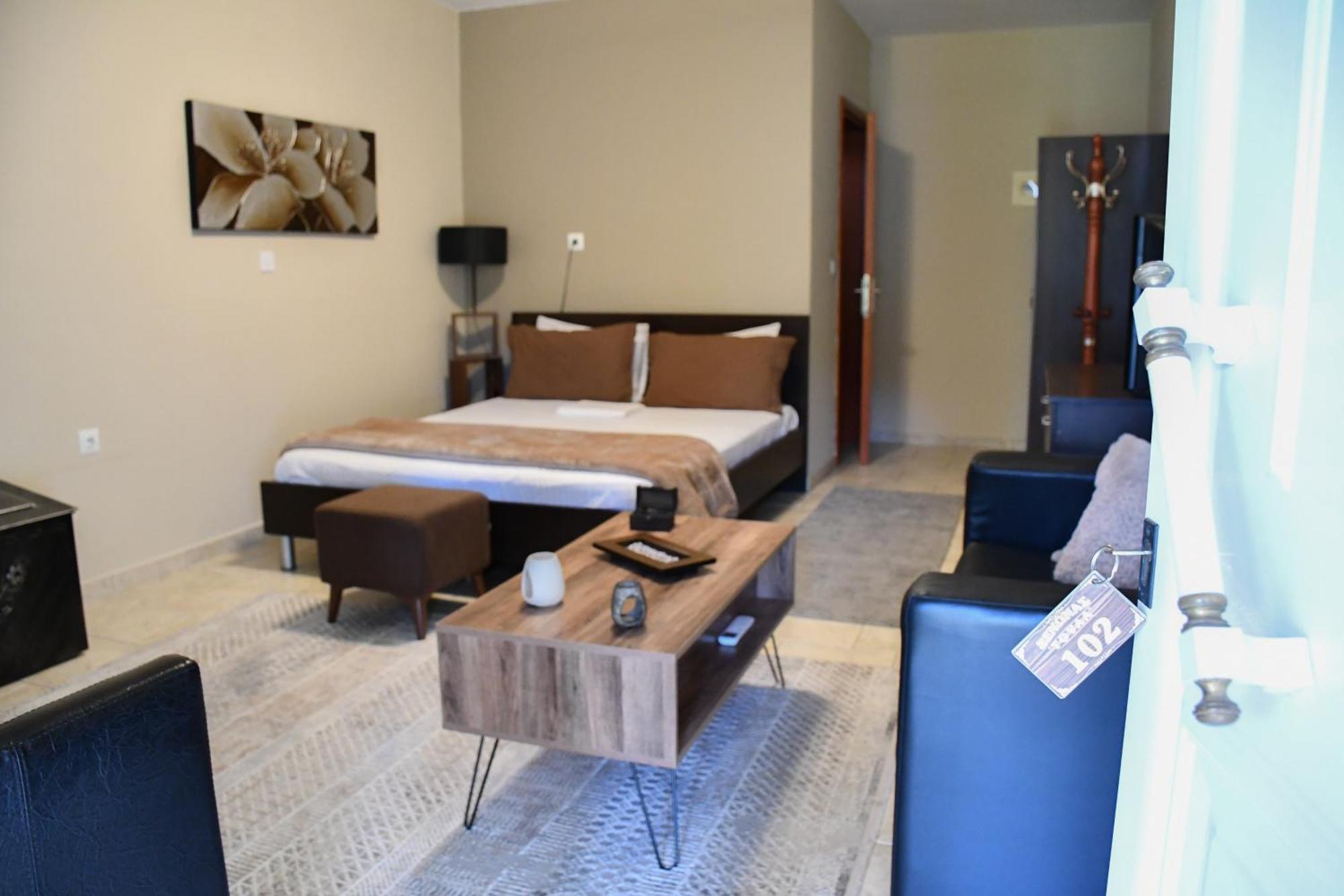 Toula Rooms Ángistron 外观 照片