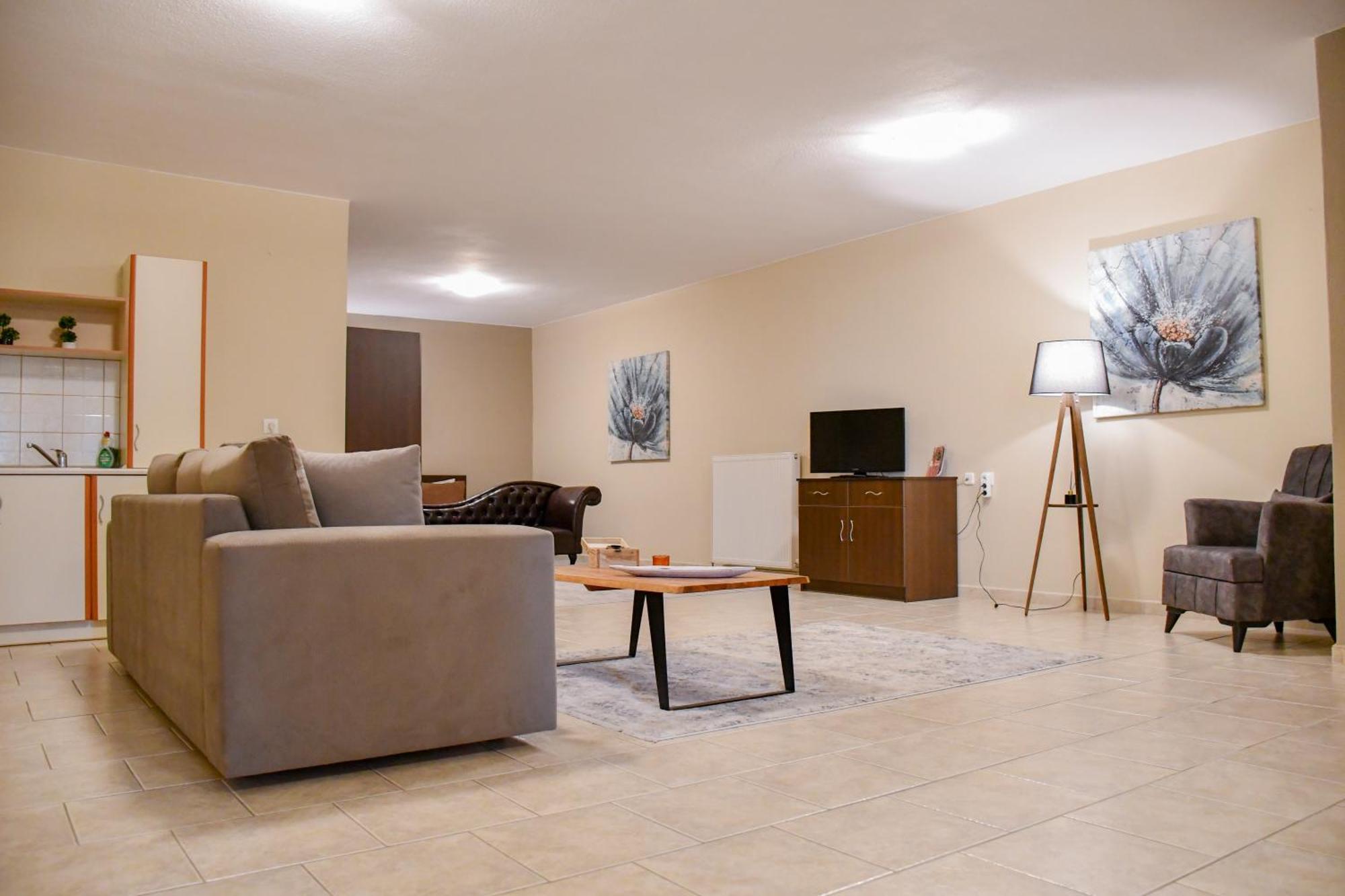 Toula Rooms Ángistron 外观 照片