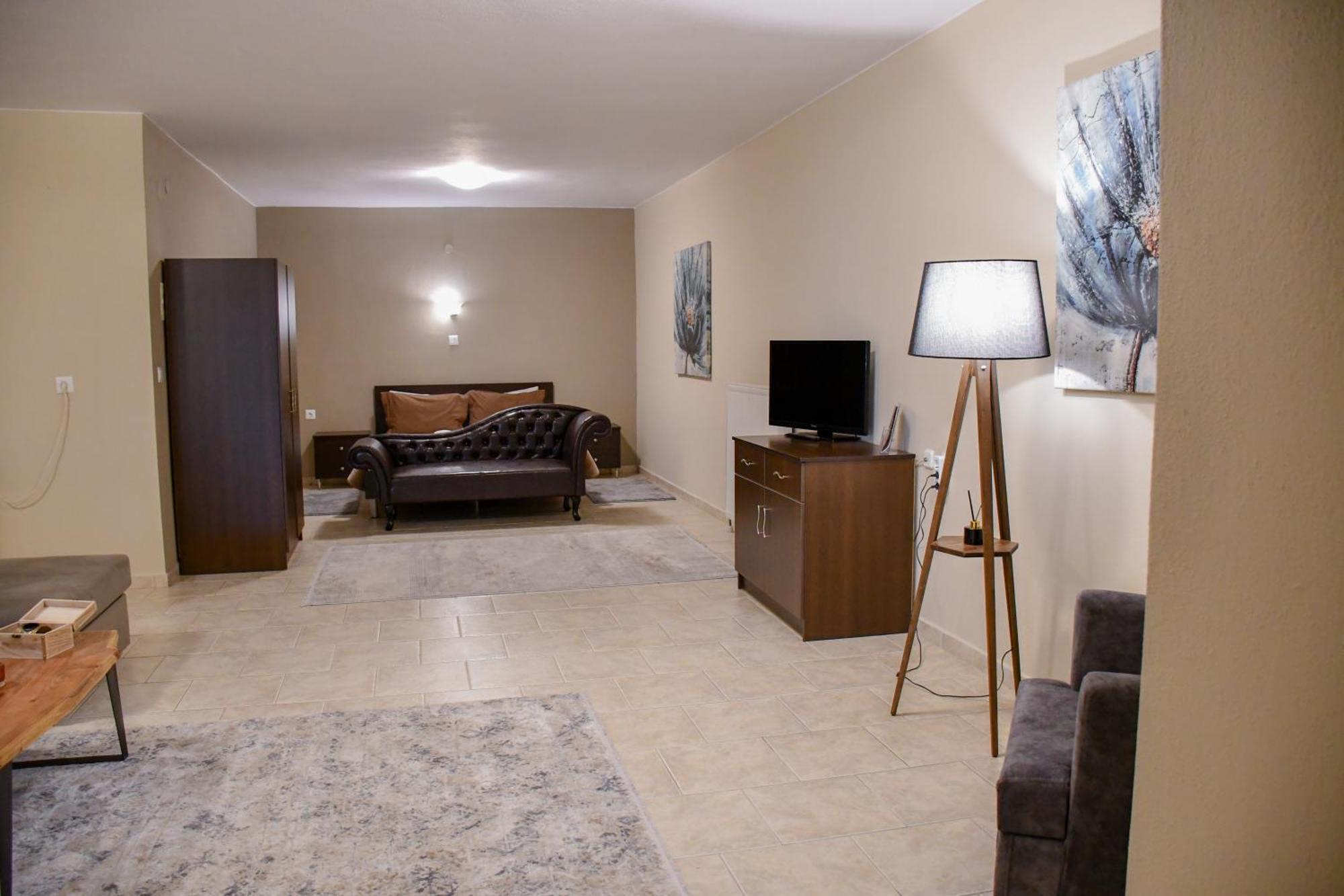 Toula Rooms Ángistron 外观 照片
