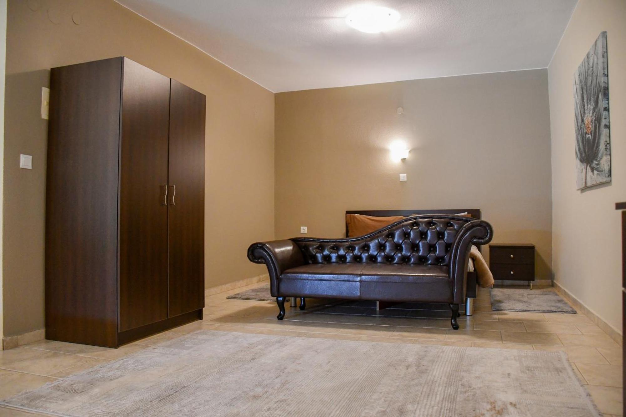 Toula Rooms Ángistron 外观 照片