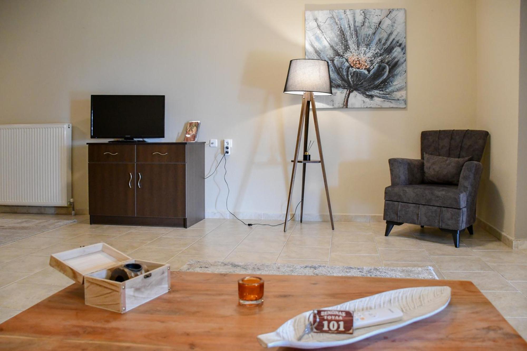 Toula Rooms Ángistron 外观 照片