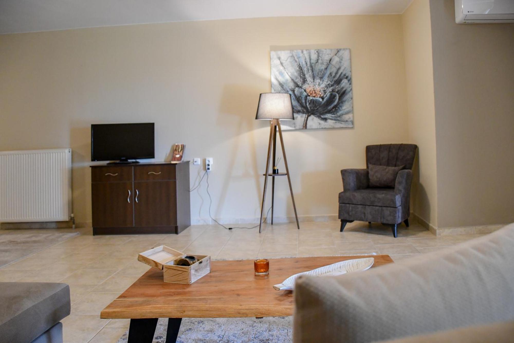 Toula Rooms Ángistron 外观 照片