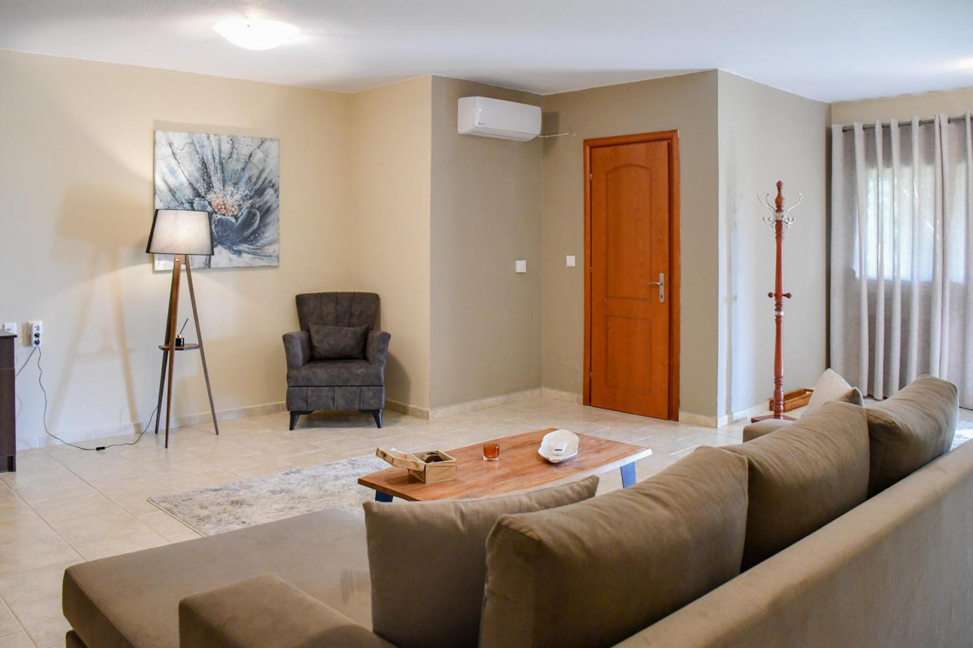 Toula Rooms Ángistron 外观 照片