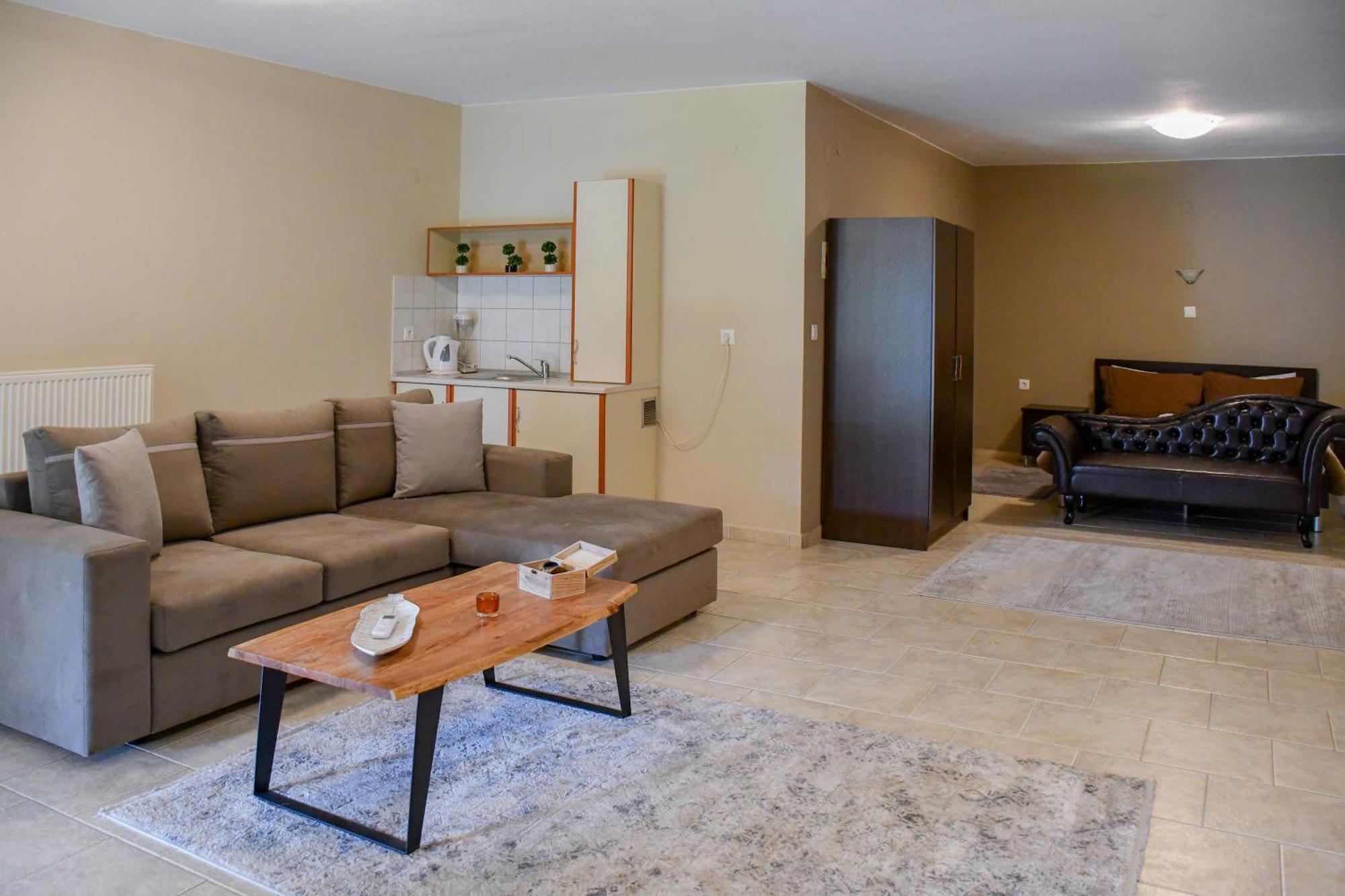 Toula Rooms Ángistron 外观 照片