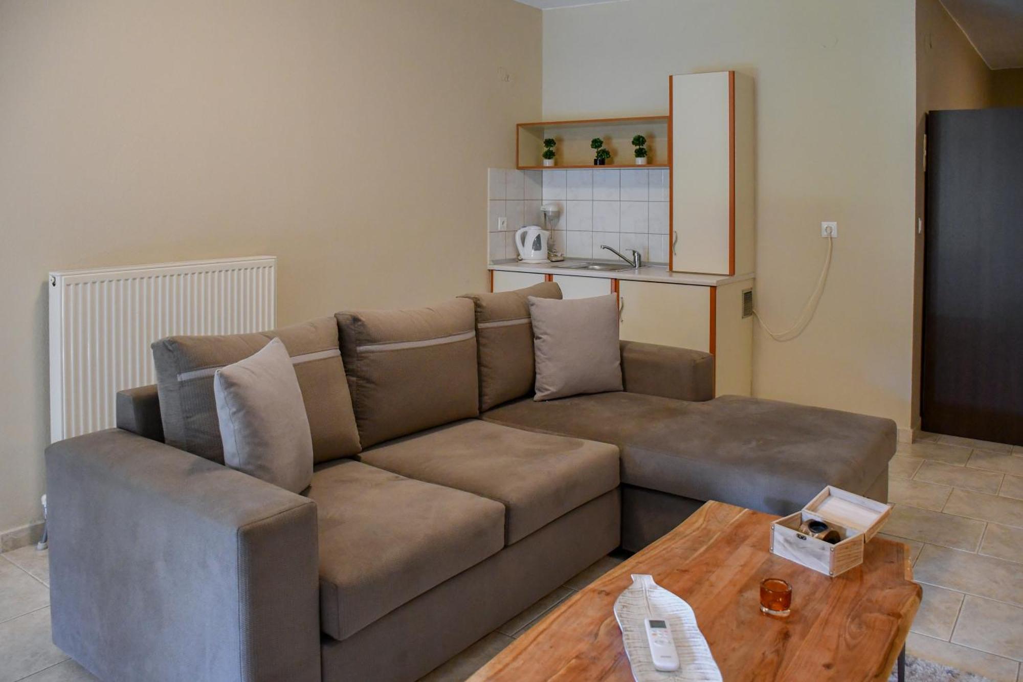 Toula Rooms Ángistron 外观 照片